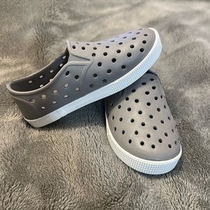 Brand new never been worn Old Navy toddler slip on shoes. Gray size 8